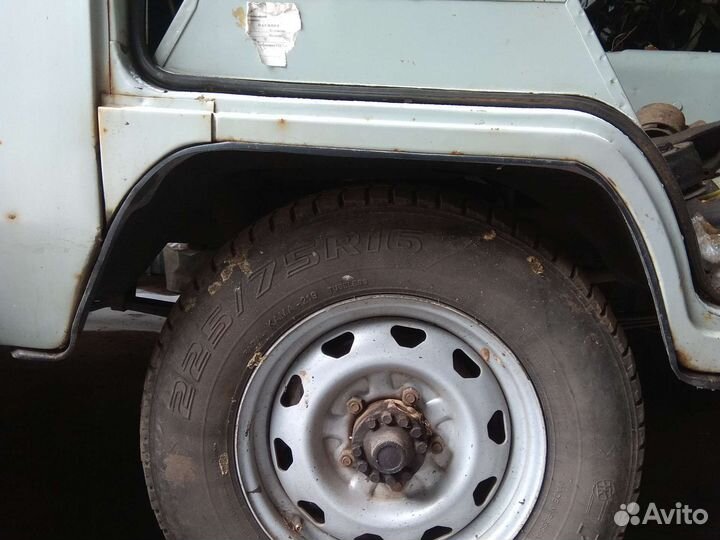 Лакера подкрылки УАЗ буханка
