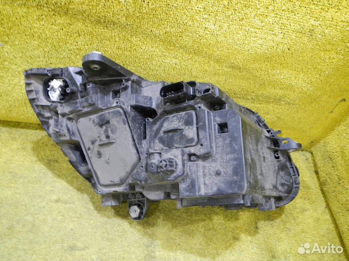 Фара левая Mercedes-Benz C-Class