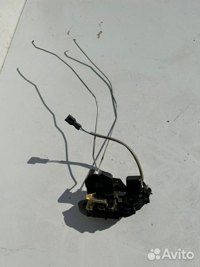 Замок двери задний правый Kia Shuma 2