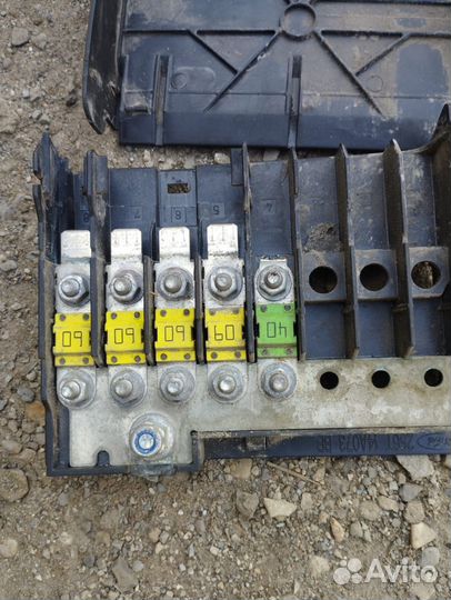Блок предохранителей Ford Fiesta MK5