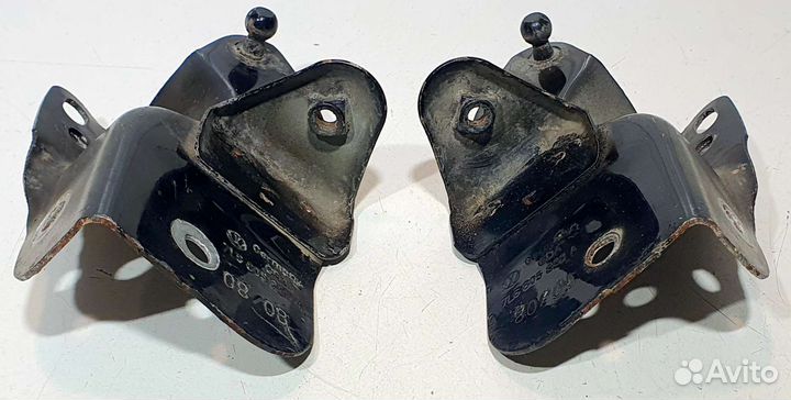 Кронштейн амортизатора капота VW Touareg GP