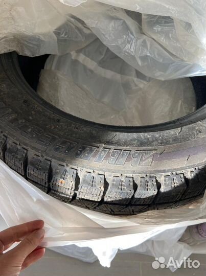Bridgestone Blizzak Revo GZ 21.5/55 R17