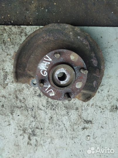 Поворотный кулак передний левый Митцубиси Лансер 9