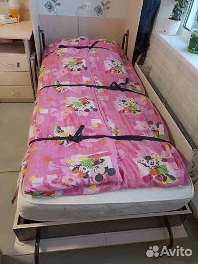 Подъемная шкаф Кровать