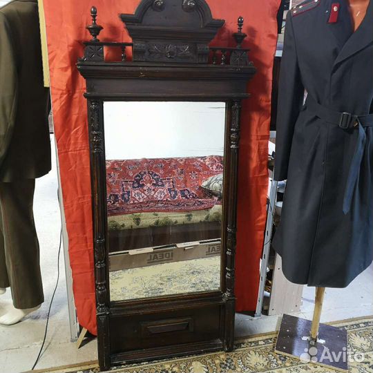 Зеркало антикварное в деревянной раме