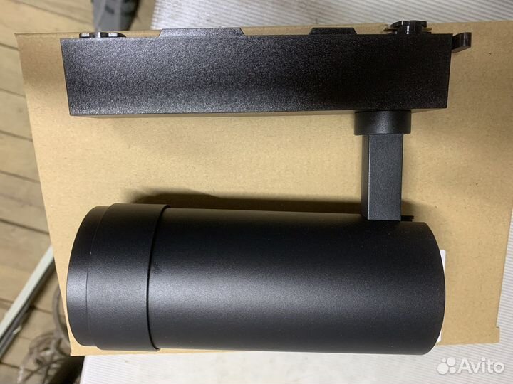 Трековый светодиодный светильник