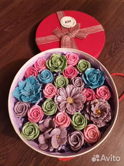 Букет из шоколадных роз и пионов