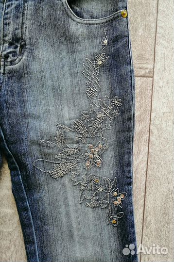 Джинсы с вышивкой 26-27размер