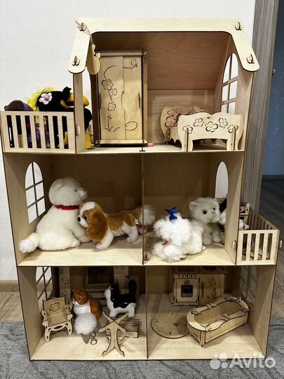 Кукольный домик с мебелью