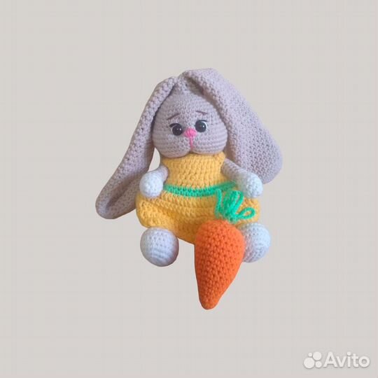 Вязаная игрушка Заяц-ушастик