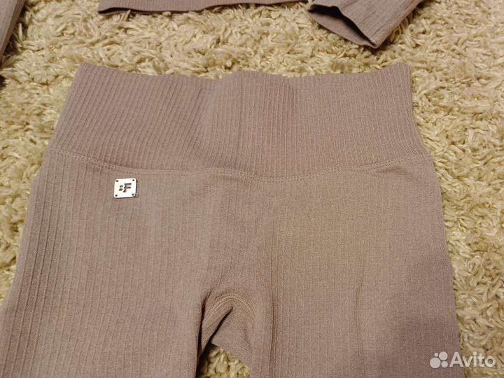 Спортивный костюм женский