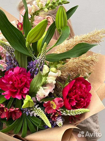 Букет с пионами