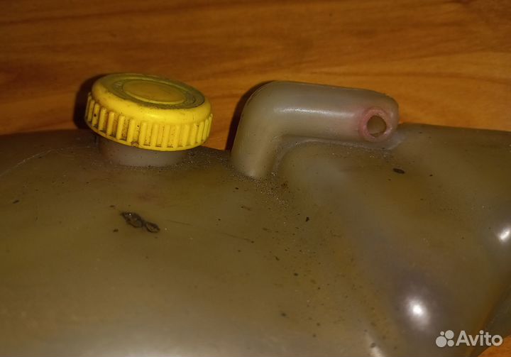 Расширительный бачок Nissan Primera P11 (дорест)