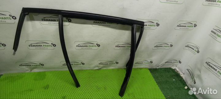 Направляющая стекла двери задняя правая Bmw X4