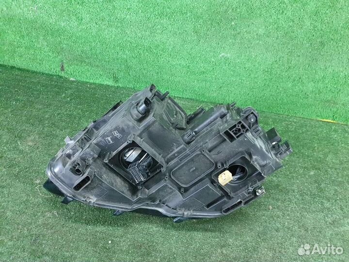 Фара правая Volkswagen Tiguan