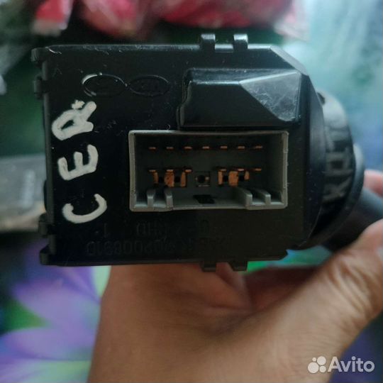 Включатститель омывателя лобового стекла