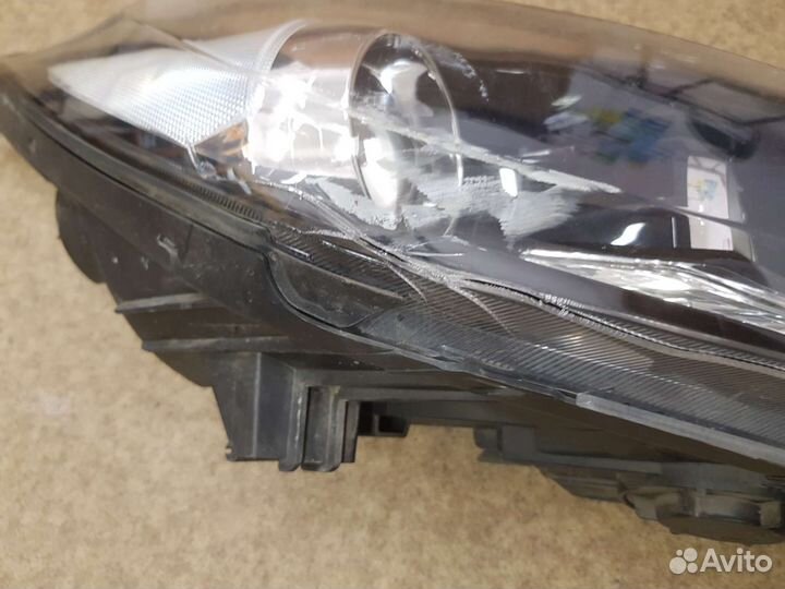 Фара правая kia spotrage 3 оригинал трещ. стекло