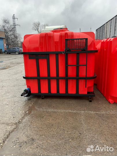 Ёмкость пластиковая под кас в обрешетке