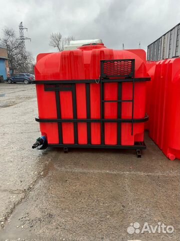 Ёмкость пластиковая под кас в обрешетке