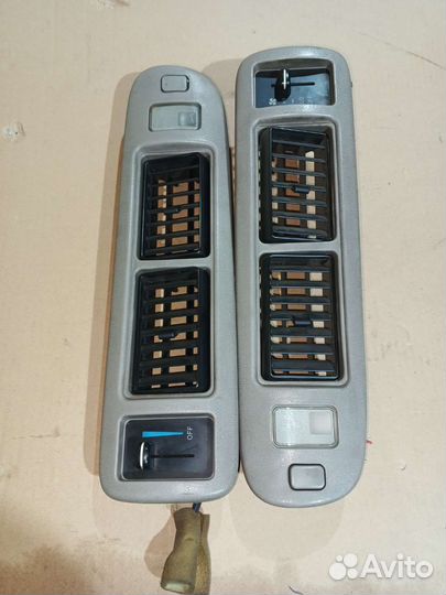 Дефлектор верхнего отопителя Toyota Hiace 1996г