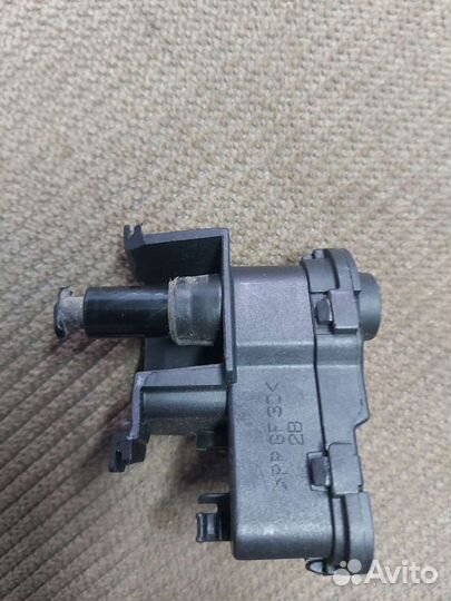 Активатор лючка бензобака Шкода Октавия 3