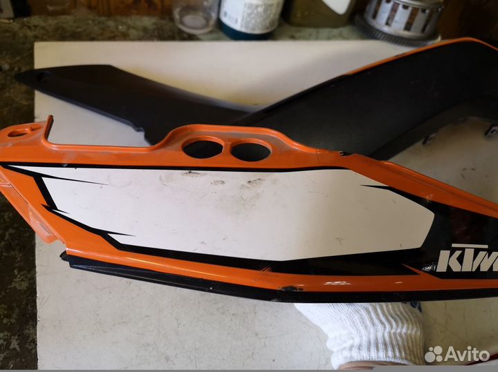 Пластик боковой задний KTM Duke 200 ктм