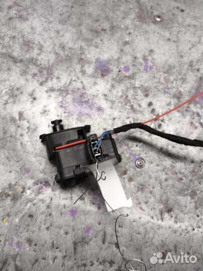 Активатор лючка бензобака Audi A4 B8