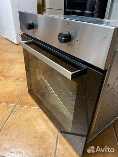 Электрический духовой шкаф Zigmund & Shtain E 143