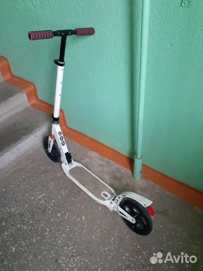 На амартизаторе 20 см колёса