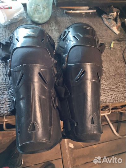 Мото наколенники