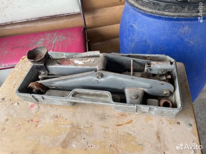 Домкрат подкатной бу