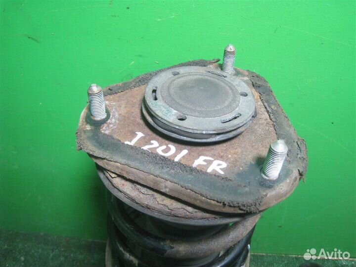 Стойка амортизатора передняя правая Toyota Verso