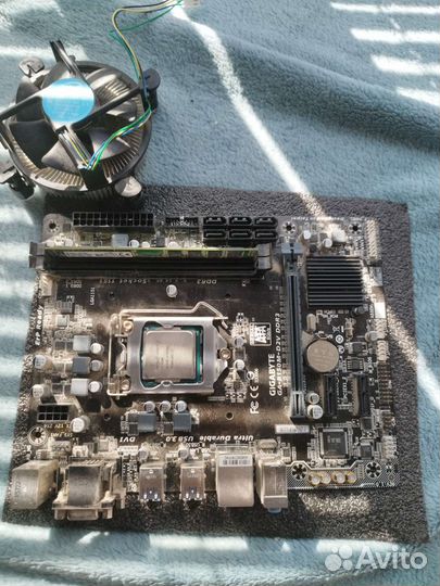 Материнская плата с процессором и памятью