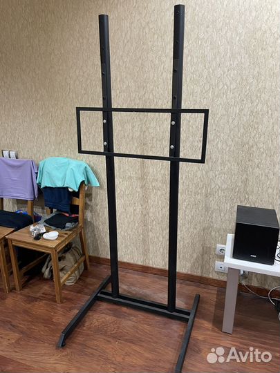 Стойка-кронштейн для телевизора