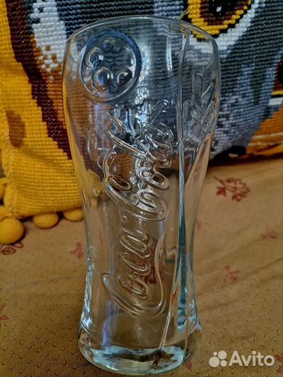 Стаканы и подносы