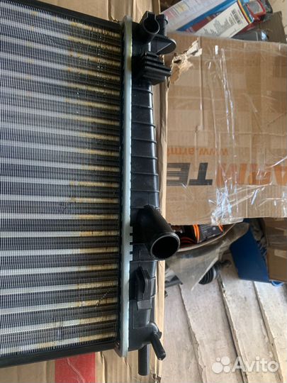 Радиатор охлаждения Ford Focus II 04-08 /Mazda 3