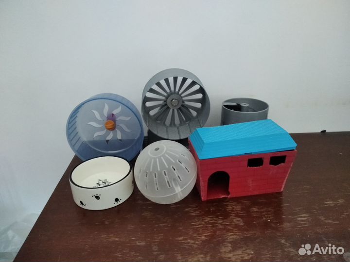 Клетки, корм, домики, прогулочный шар для хомячков