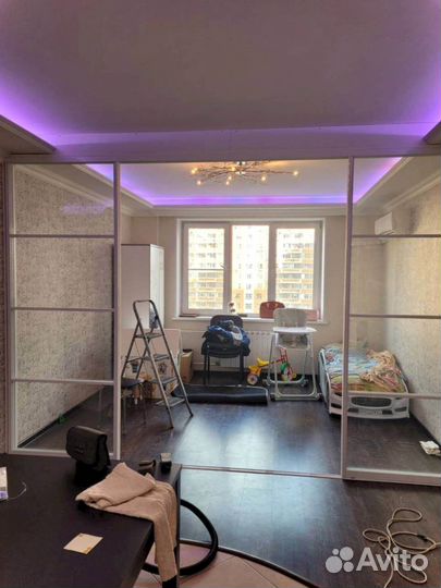 Раздвижная перегородка с матовым стеклом