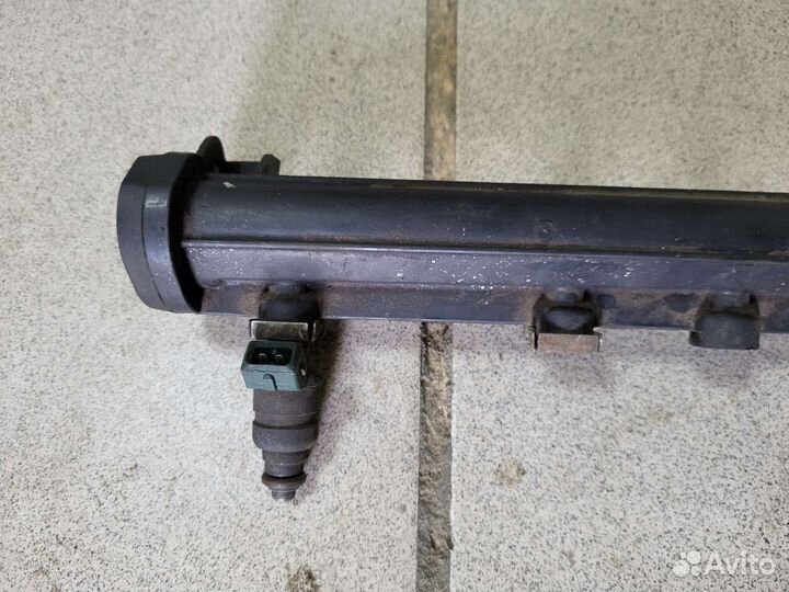 Рампа топливная skoda octavia 1 1,6 AKL