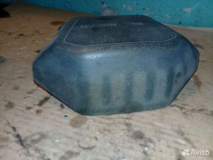 Заглушка в руль Nissan Terrano 1