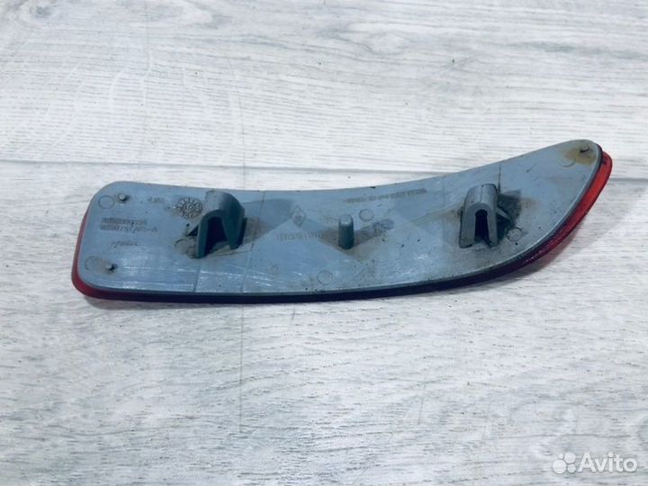 Катафот бампера задний правый Renault Logan седан