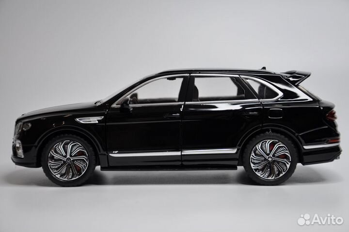 Модель автомобиля Bentley Bentayga металл