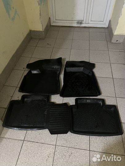 Резиновые коврики на Приору