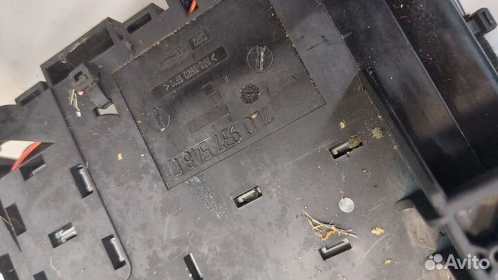 Корпус блока предохранителей Volkswagen Touareg, 2