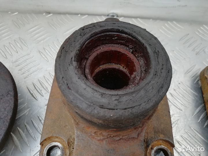 Ступица задняя Volkswagen Transporter T3 1.6