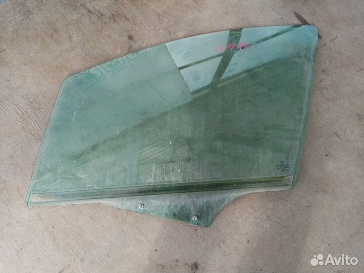 Стекло двери переднее левое Peugeot 207