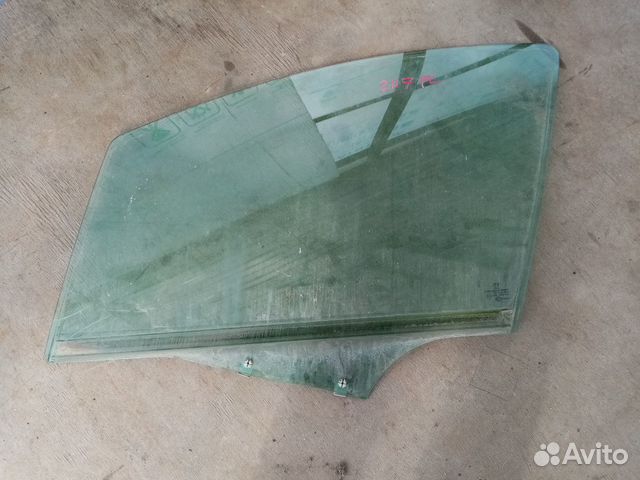 Стекло двери переднее левое Peugeot 207