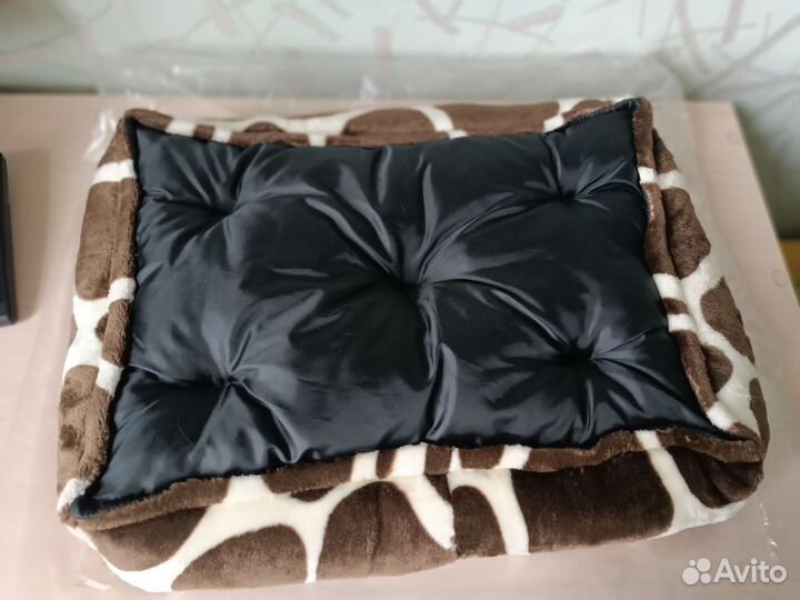 Когтеточка столбик для кошки и лежанка новые