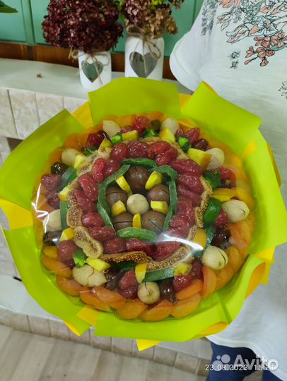 Букет из орехов и сухофруктов