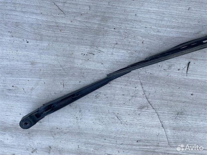 Поводок стеклоочистителя LADA Largus универсал 5